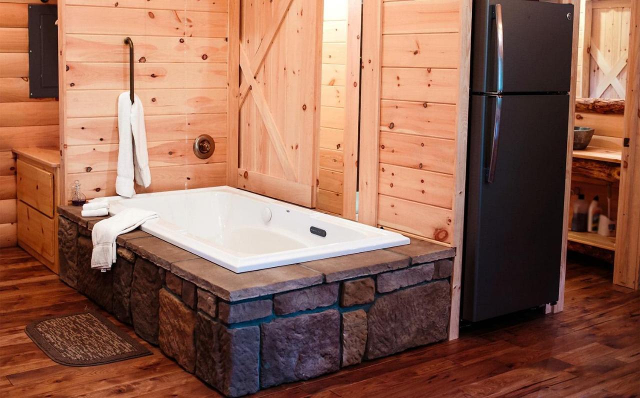 Cricket Hill Treehouse By Amish Country Lodging 米勒斯堡 外观 照片