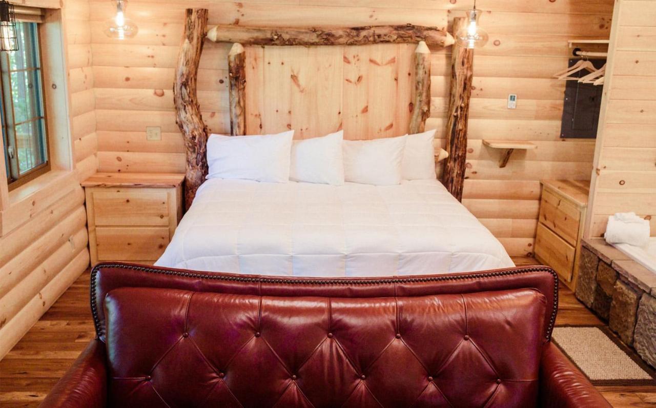 Cricket Hill Treehouse By Amish Country Lodging 米勒斯堡 外观 照片